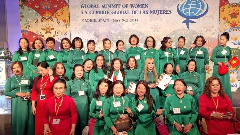 Phụ nữ Việt Nam tại châu Âu tăng cường kết nối với phụ nữ toàn thế giới