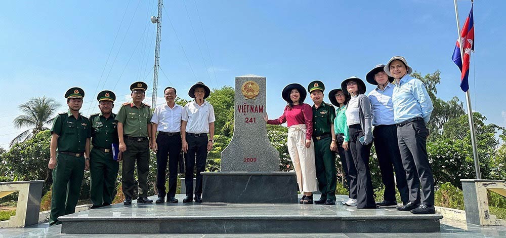 Đoàn công tác Bộ Ngoại giao do Thứ trưởng Lê Thị Thu Hằng dẫn đầu thăm và làm việc với ba tỉnh Đồng bằng Sông Cửu Long