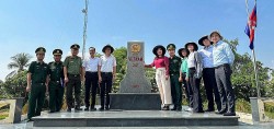 Đoàn công tác Bộ Ngoại giao thăm và làm việc với ba tỉnh Đồng bằng sông Cửu Long về công tác đối ngoại, người Việt