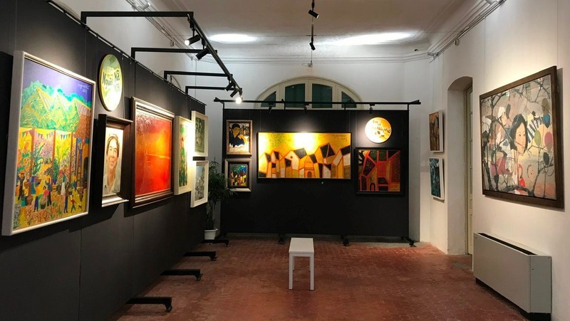 Paintings on display at the exhibition. (Photo: Hanoimoi)