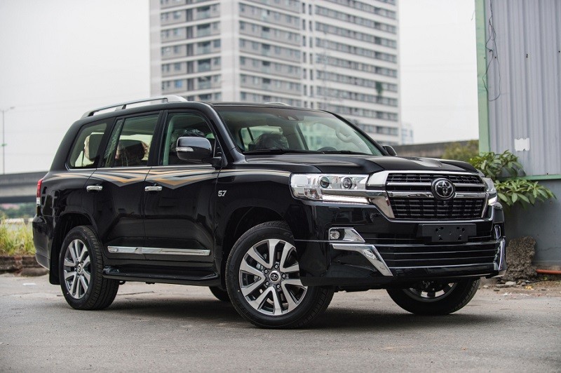 Top 10 xe ô tô bán chậm nhất tháng 4/2024 Toyota Land Cruiser đội sổ