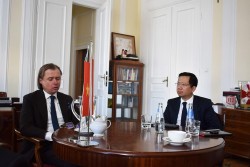 Đại sứ Việt Nam tại Ba Lan: Hỗ trợ, tạo điều kiện thuận lợi nhất cho bà con cấp đổi các giấy tờ