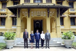 Cục trưởng Cục Lễ tân Nhà nước tiếp nhận bản sao Thư ủy nhiệm bổ nhiệm Đại sứ Peru tại Việt Nam