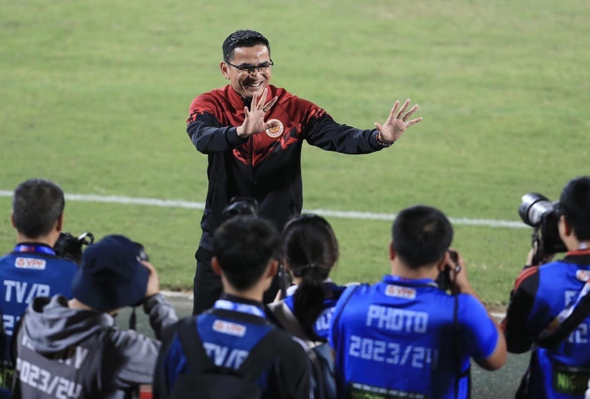 V-League 2023/24: HLV Kiatisuk trở về Thái Lan, chia tay CLB Công an Hà Nội