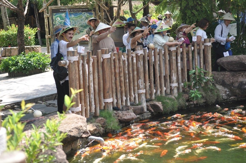 Một ngày vỡ òa cảm xúc của cán bộ ngoại giao và báo chí nước ngoài ở đảo Ngọc - Phú Quốc