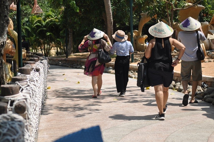 Một ngày vỡ òa cảm xúc của cán bộ ngoại giao và báo chí nước ngoài ở đảo Ngọc - Phú Quốc