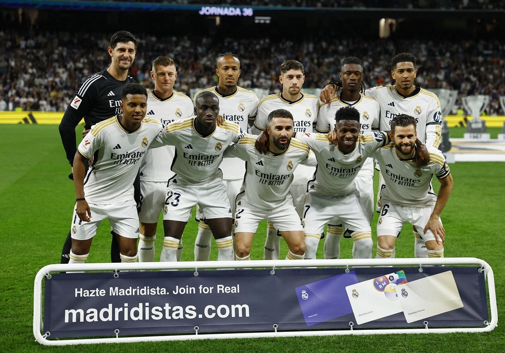 Dù đã tổ chức lễ diễu hành hoành tráng mừng chức vô địch La Liga mùa giải năm nhưng Real Madrid vẫn xuất phát với đội hình gần như mạnh nhất ở trận đấu với Deportivo Alaves