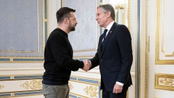 Mỹ cam kết sát cánh, khẳng định đưa Ukraine vào NATO; lý do khiến ông Zelensky hủy chuyến đi Tây Ban Nha?