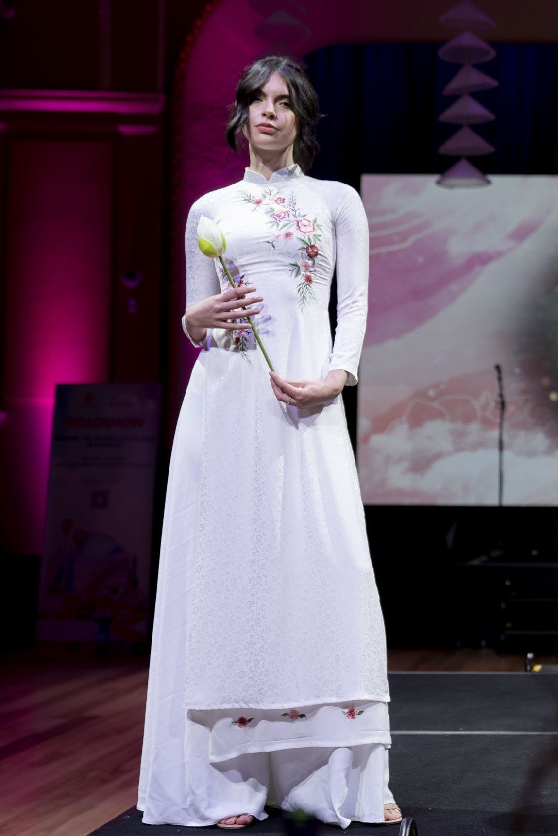 Hoa hậu Ngọc Châu trình diễn áo dài tại Australia