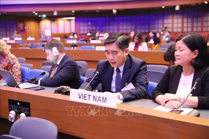 Đại sứ được bổ nhiệm của Việt Nam tại Thái Lan PHạm Việt Hùng phát biểu tại phiên họp.