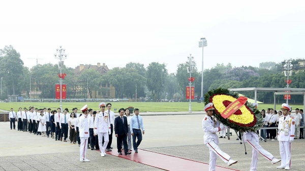 Foreign Ministry delegation laid wreath at President Ho Chi Minh's Mausoleum