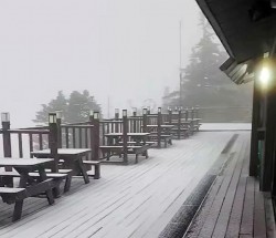 Hàn Quốc cảnh báo tuyết rơi dày bất thường vào giữa tháng 5, khu vực miền núi Gangwon