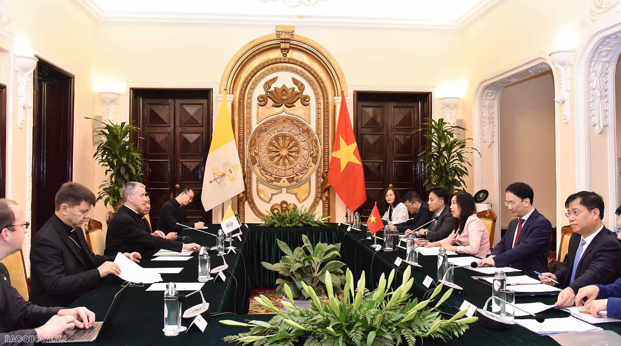 Hai Thứ trưởng đồng chủ trì Cuộc họp thường niên Vòng XI Nhóm công tác hỗn hợp Việt Nam – Vatican. (Ảnh: Nguyễn Hồng)
