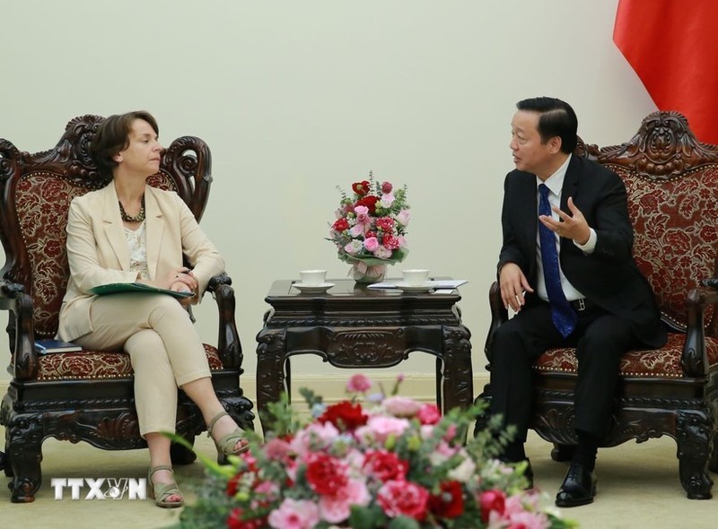 Deputy Prime Minister Tran Hong Ha receives AFD Deputy Director General Marie-Hélène Loison. (Photo: VNA)