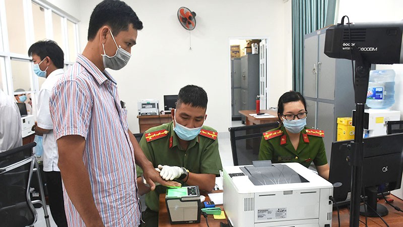 Người dân có phải về quê làm lại thẻ căn cước mới từ ngày 1/7/2024 không?