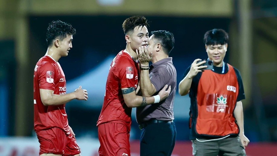CLB Thể Công Viettel: HLV Nguyễn Đức Thắng khen các cầu thủ trẻ sau trận thắng CLB Nam Định