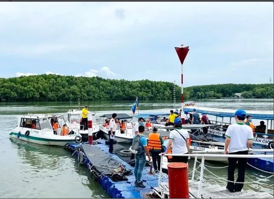 Vietnam makes waves with improved waterway tourism. (Photo: VNA)