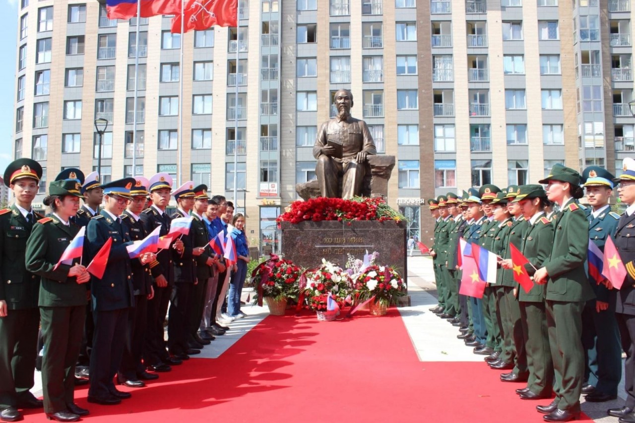 Khánh thành Tượng đài Chủ tịch Hồ Chí Minh tại Thành phố ST.PETERSBURG (Liên Bang Nga)