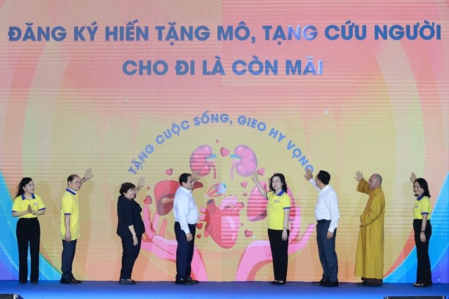 PM calls on every Vietnamese adult to register as organ donor