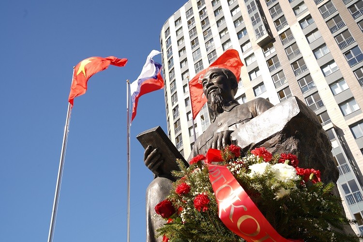 Hoạt động ý nghĩa kỷ niệm ngày sinh của Chủ tịch Hồ Chí Minh ở Liên bang Nga Hoạt động ý nghĩa kỷ niệm ngày sinh của Chủ tịch Hồ Chí Minh ở Liên bang Nga
