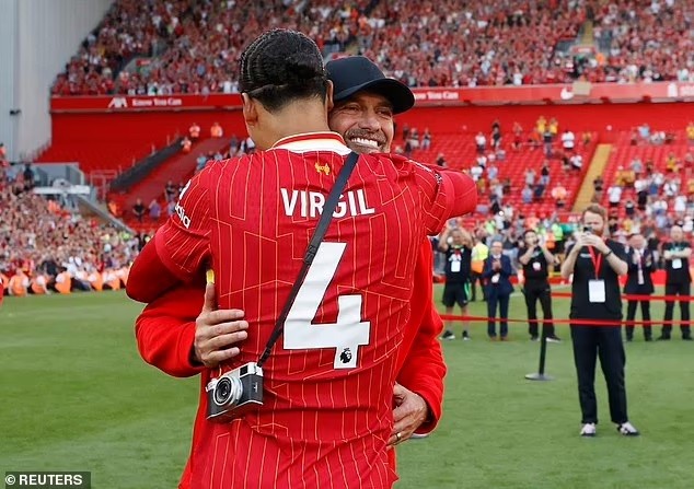 Xúc động khoảnh khắc Liverpool chia tay HLV Jurgen Klopp