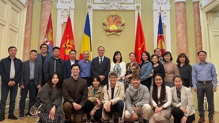 Người Việt tại Romania thi đua học tập theo tấm gương Chủ tịch Hồ Chí Minh