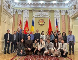 Người Việt tại Romania thi đua học tập theo tấm gương Chủ tịch Hồ Chí Minh
