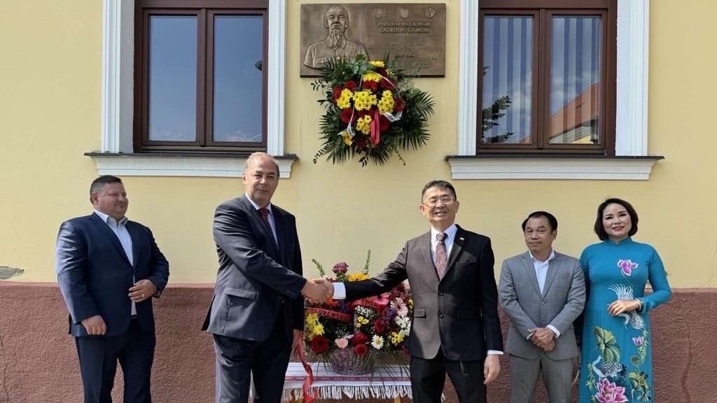 Đại sứ quán Việt Nam tại Slovakia kỷ niệm 134 năm Ngày sinh Chủ tịch Hồ Chí Minh