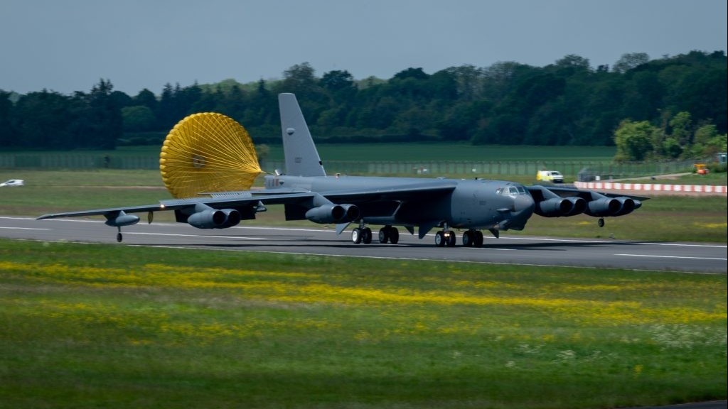 Mỹ điều 4 máy bay ném bom chiến lược B-52 tới một nước châu Âu
