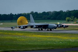 Mỹ điều 4 máy bay ném bom chiến lược B-52 tới một nước châu Âu