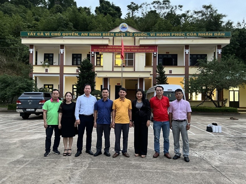 Đoàn công tác Công đoàn Bộ Ngoại giao thăm Đồn Biên phòng Cửa khẩu Lóng Sập