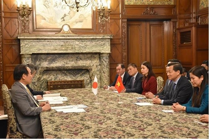 Deputy Prime Minister Le Minh Khai meets Japan’s Lower House Speaker and other officials in Tokyo