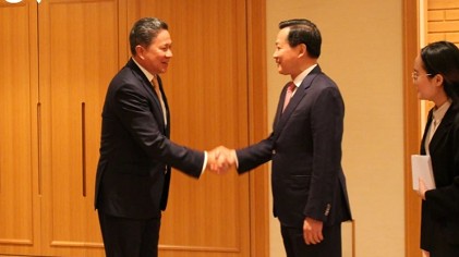 Deputy PM Le Minh Khai meets Cambodian, Singaporean counterparts in Tokyo