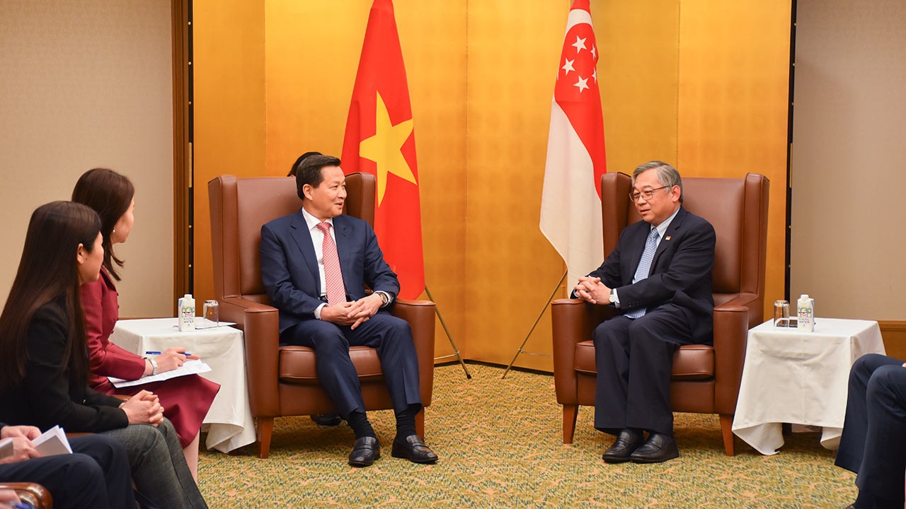 Phó Thủ tướng Chính phủ Lê Minh Khái tiếp Phó Thủ tướng Singapore Gan Kim Yong.