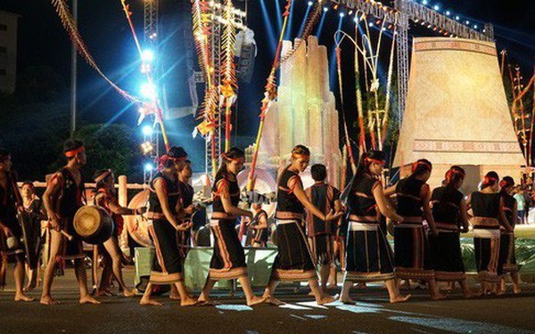 (Hình ảnh: Festival văn hóa cồng chiêng Tây Nguyên tổ chức tại Gia Lai)