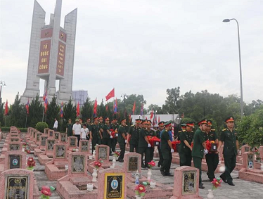 Nghe An reburies martyrs' remains repatriated from Laos