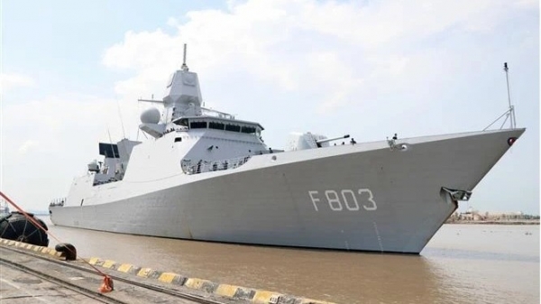 Hai Phong Vice Chairman receives crew of Royal Netherlands Navy frigate making port call in city