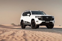 Cận cảnh Toyota Land Cruiser 10th Victory Edition bản đặc biệt vừa ra mắt tại UAE