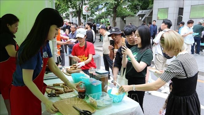 Món ăn Việt Nam thu hút thực khách tại Lễ hội Hữu nghị Seoul 2024