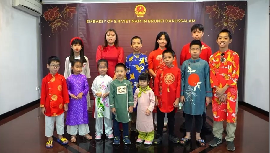 Các em nhỏ biểu diễn văn nghệ mừng Lễ hội năm mới của Brunei