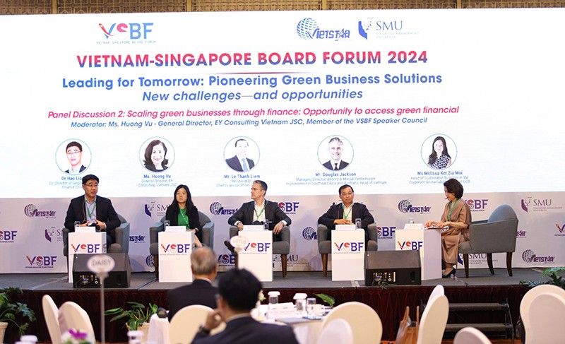 Panel Discussion: Scaling green businesses through finance: Opportunity to access green financial at VSBF 2024 with the participation of leaders EY Consulting Vietnam, Singapore Green Finance Centre, Vinamilk, United Overseas Bank (UOB) Singapore, Alvarez & Marsal Performance Improvement in Southeast Asia.