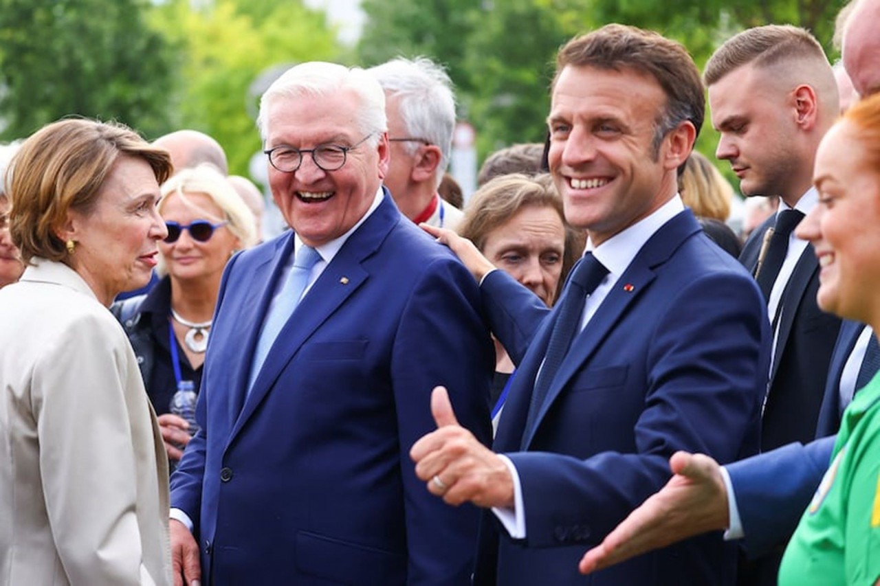 Tổng thống Macron tuyên bố: “Chúng tôi luôn phối hợp thảo luận” còn Tổng thống Steinmeier cho rằng tình bạn Đức-Pháp không gặp trở ngại, bất chấp mọi khác biệt về quan điểm, hai bên luôn “tìm ra cách để cùng nhau đi tới đích”. (Nguồn: Reuters)