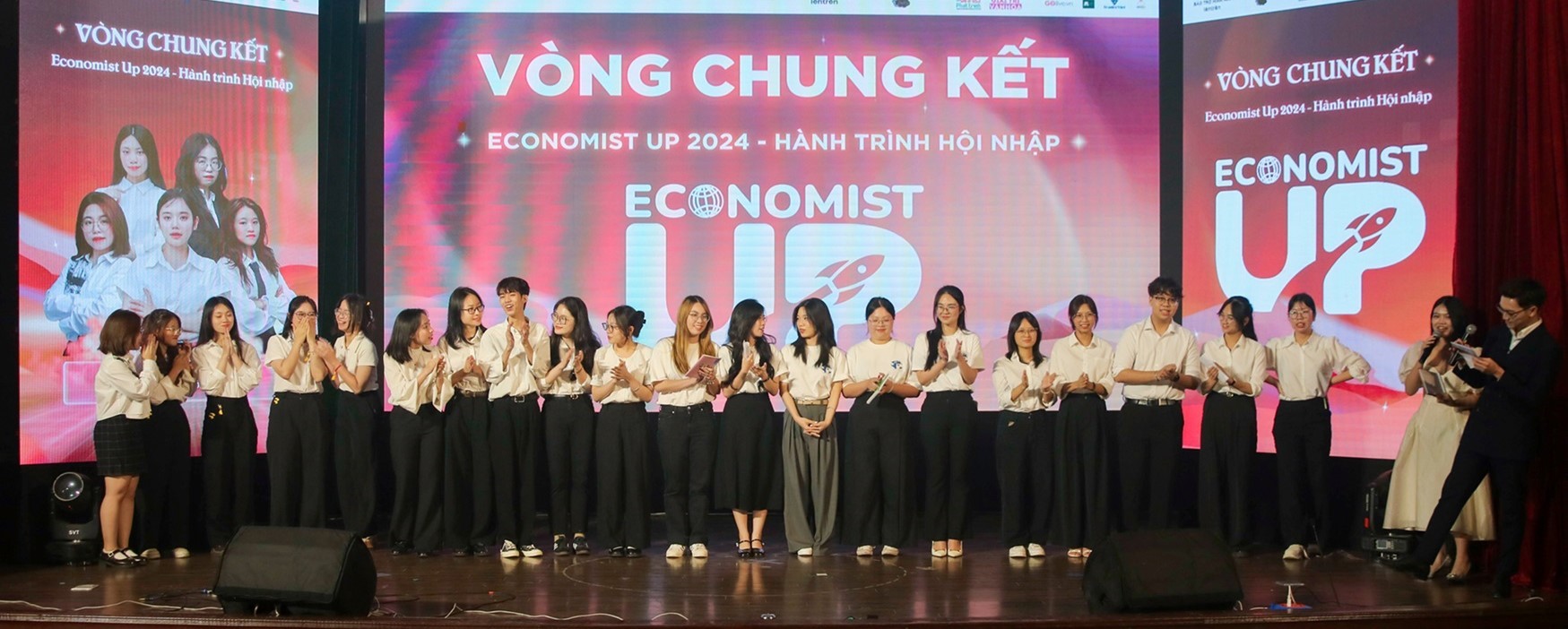 Economist Up 2024: Hành trình đầy cảm xúc của các bạn trẻ đam mê kinh tế