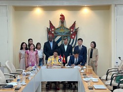 Thúc đẩy hợp tác giáo dục giữa hai trường đại học hàng đầu Việt Nam và Cuba