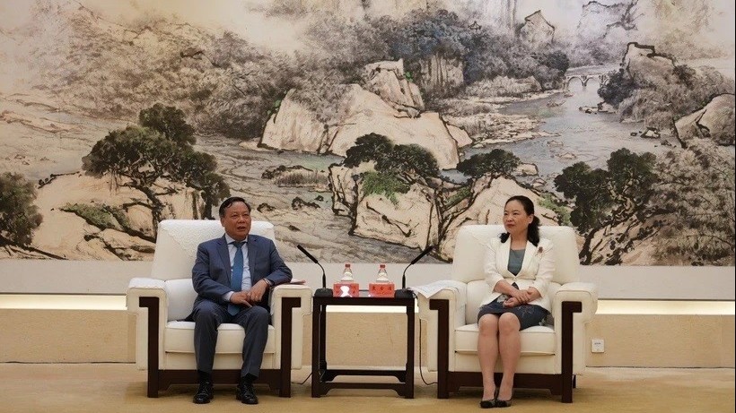 Hanoi Party Vice Secretary, China’s Guangdong Standing Committee member hold talks to enhance cooperation