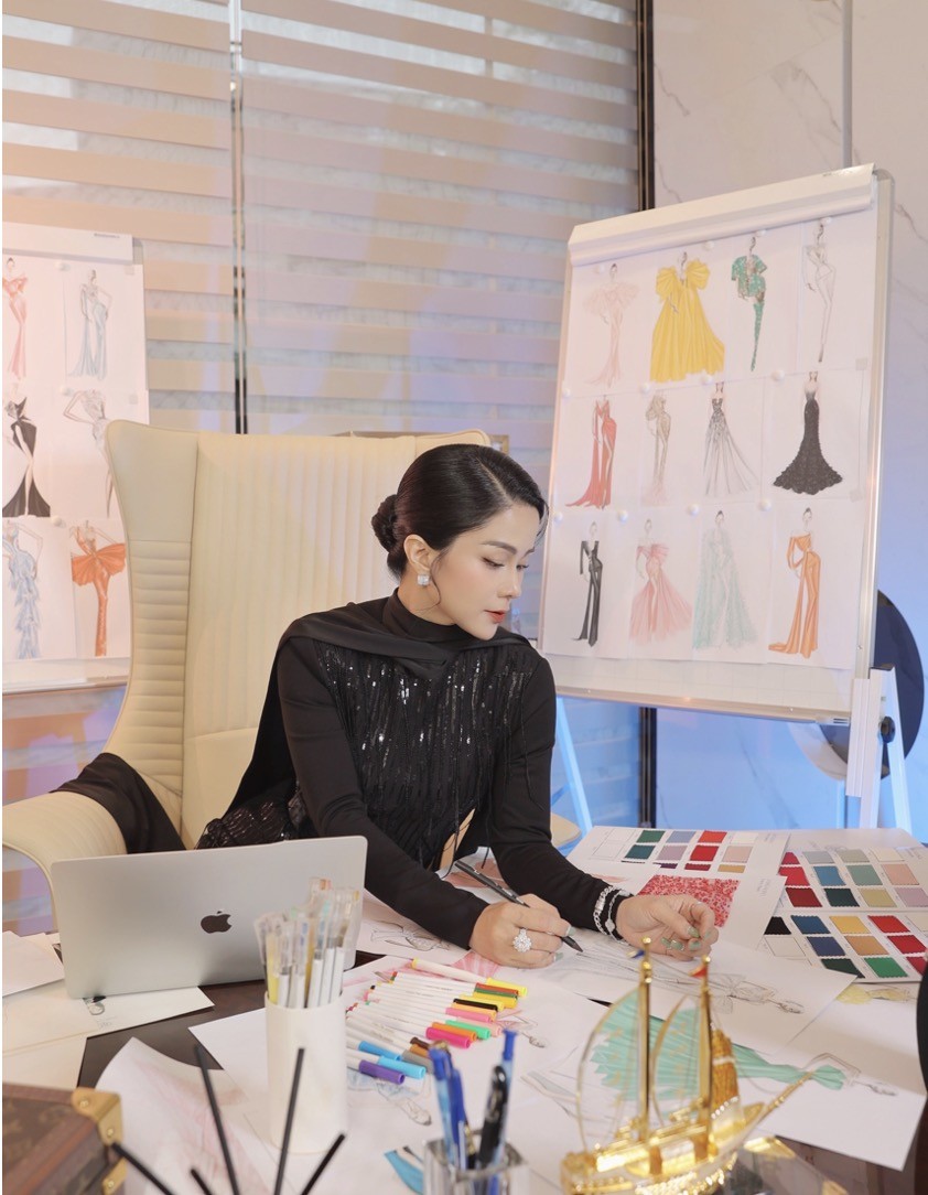 CEO Ngo Diem Huong - Creative Director and JANG HANA brand designer is meticulous in every design.