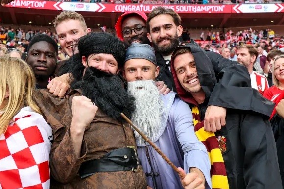 Mùa giải 2023/24 kết thúc, hình ảnh các cầu thủ Arsenal đi nghỉ cùng người thân