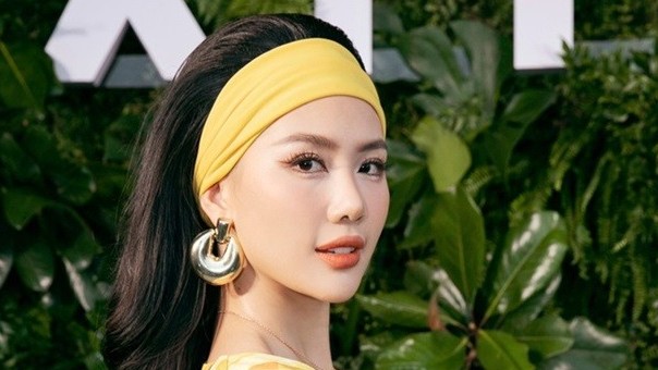 Hoa hậu Bùi Quỳnh Hoa và dàn người đẹp dự show thời trang thiết kế mới