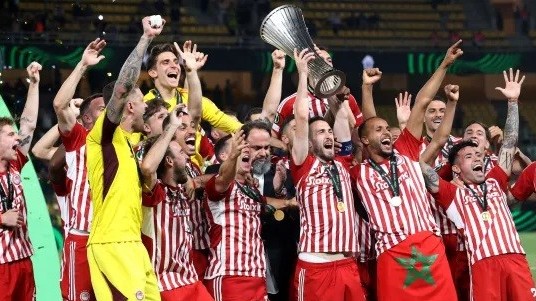 Olympiakos vô địch UEFA Europa Conference League 2023/24, người hâm mộ mở hội