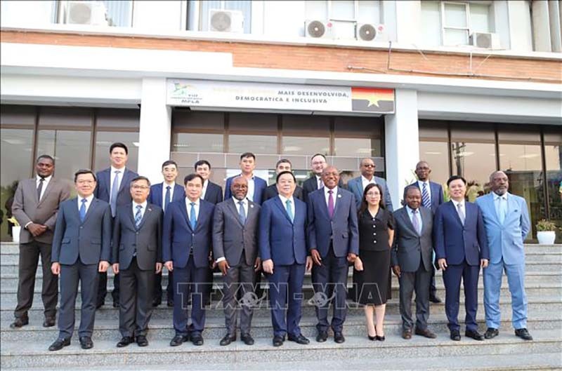 Việt Nam luôn coi trọng quan hệ hợp tác nhiều mặt với Angola và Đảng PMLA